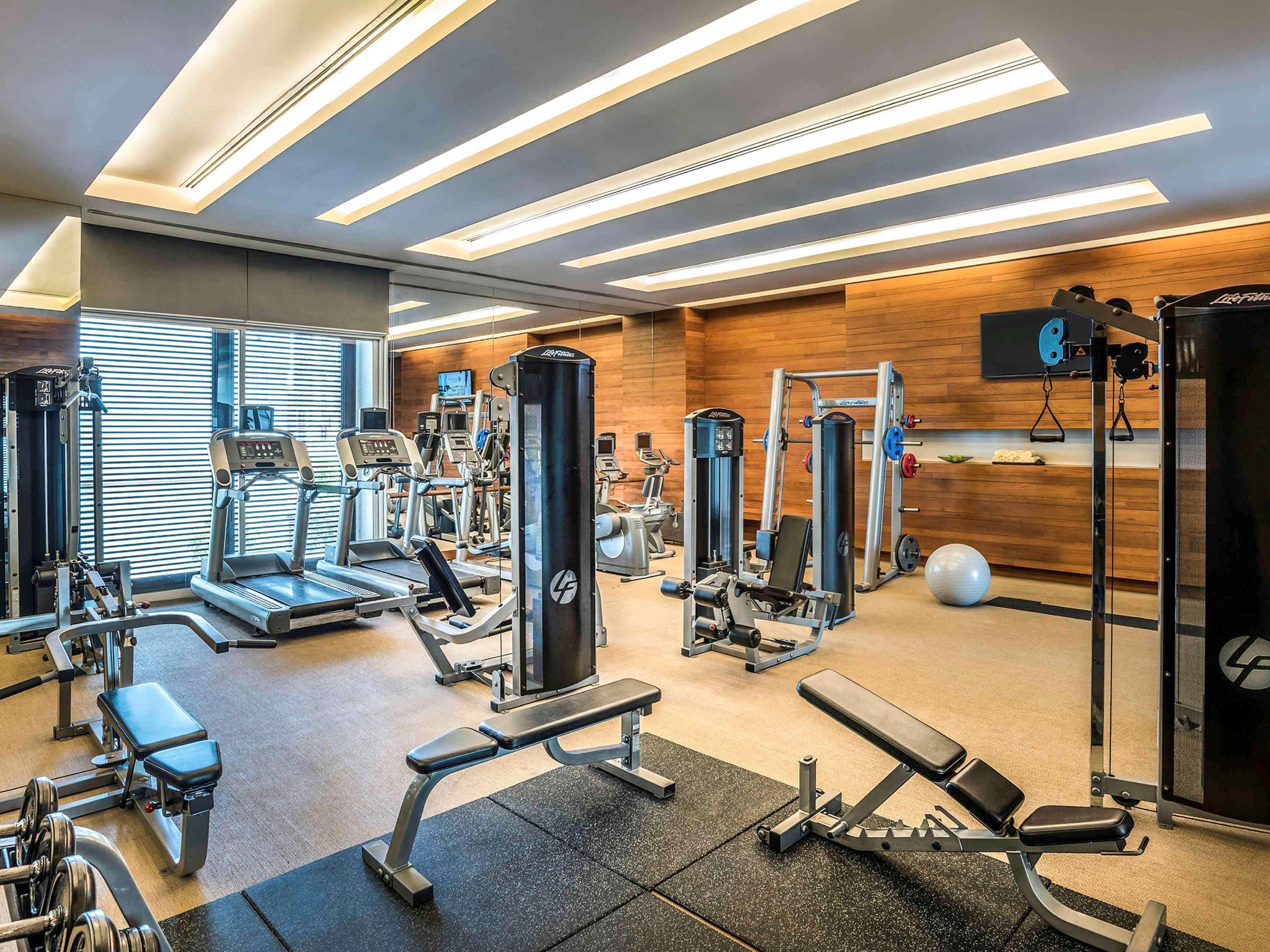 Pullman Bangkok King Power Otel Dış mekan fotoğraf The gym at the hotel