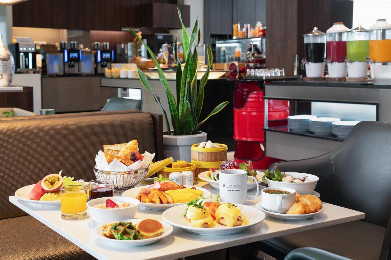 Pullman Bangkok King Power Otel Dış mekan fotoğraf A typical buffet at a hotel